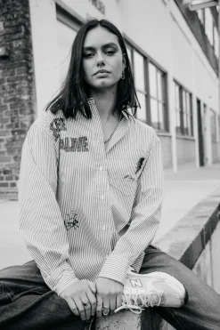 Femme Freeman T. Porter Chella School
