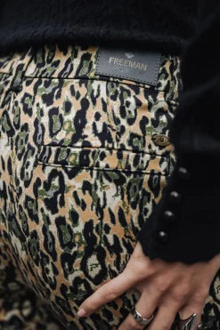 Femme Freeman T. Porter Claudia Nairobi