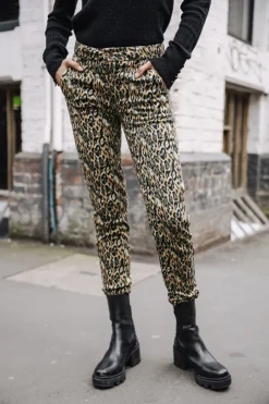 Femme Freeman T. Porter Claudia Nairobi