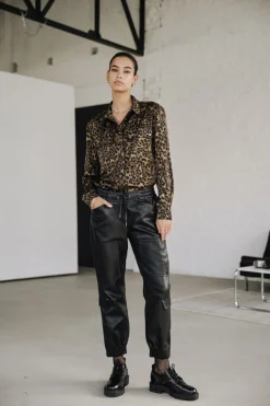 Femme Freeman T. Porter Corina Leopardo