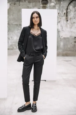 Femme Freeman T. Porter Tessa Socially